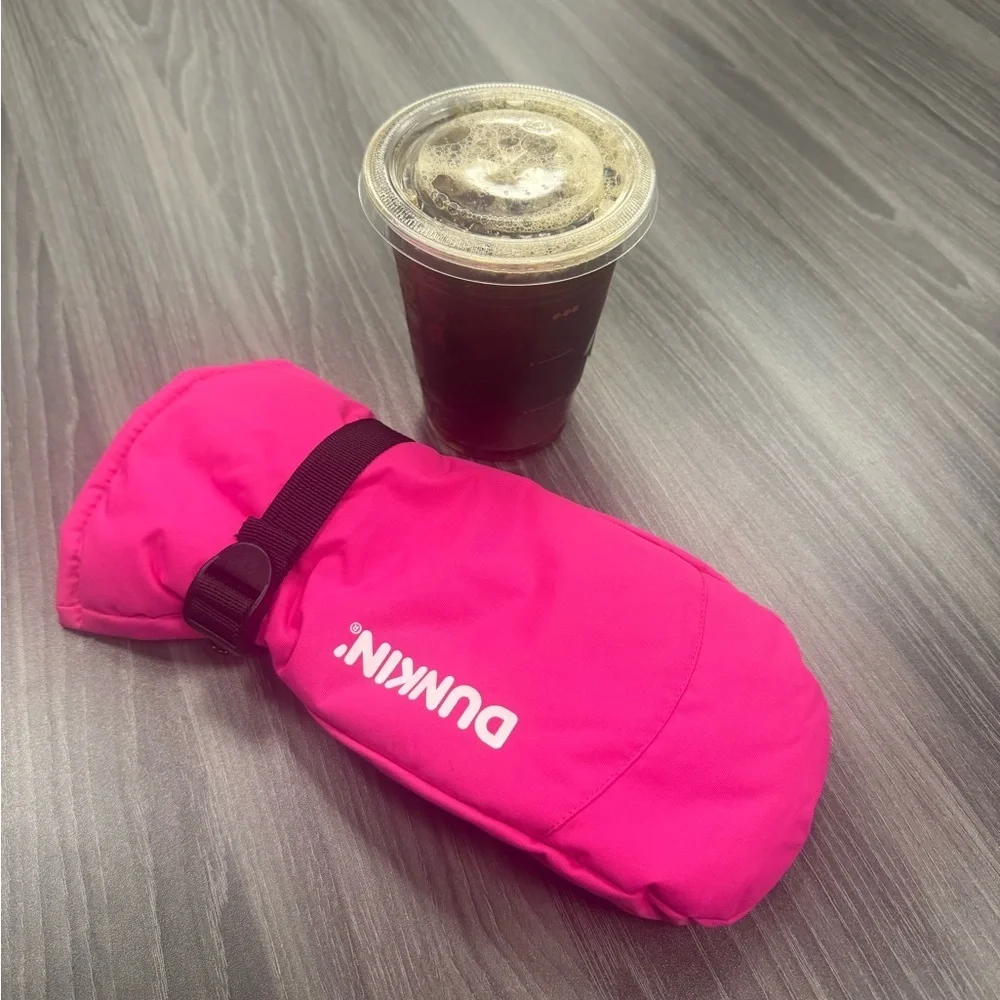 Official Dunkin’ Donuts 2026 Pink Iced Coffee Mitten Glove Merchandise Size M/L